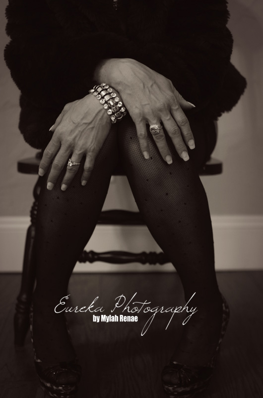 Dallas, TX lady seated for Boudoir Session